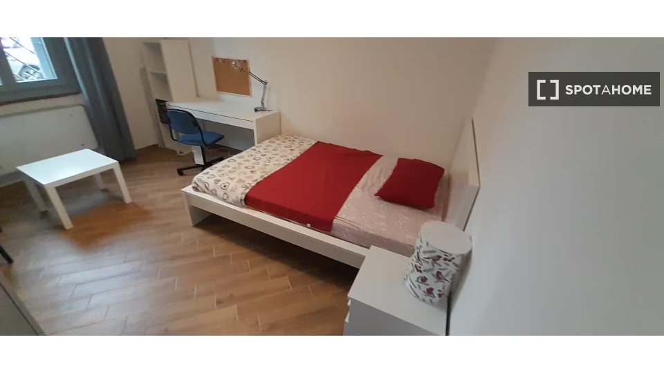 Immagine 2 di Camera condivisa in affitto  in Via Giambattista Lulli a Firenze