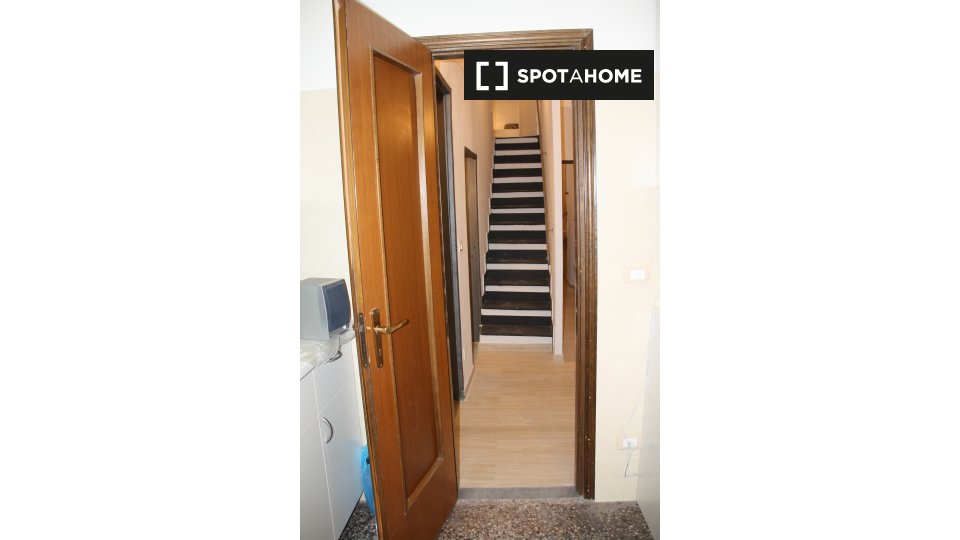 Immagine 16 di Camera condivisa in affitto  in Piazza del Campo a Genova