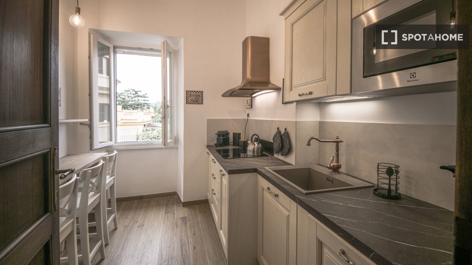 Immagine 6 di Appartamento in affitto  in Via Donatello a Roma