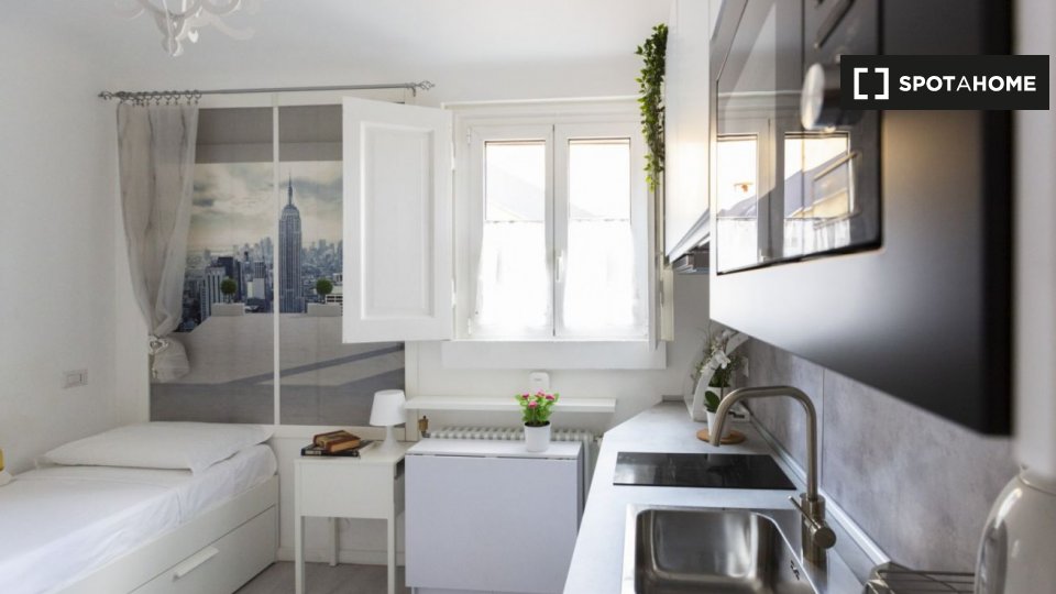 Immagine 8 di Ufficio in affitto  in Via della Commenda a Milano