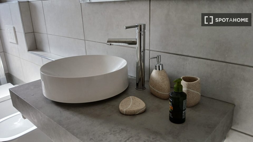 Immagine 5 di Ufficio in affitto  in Via Paul Valery a Milano