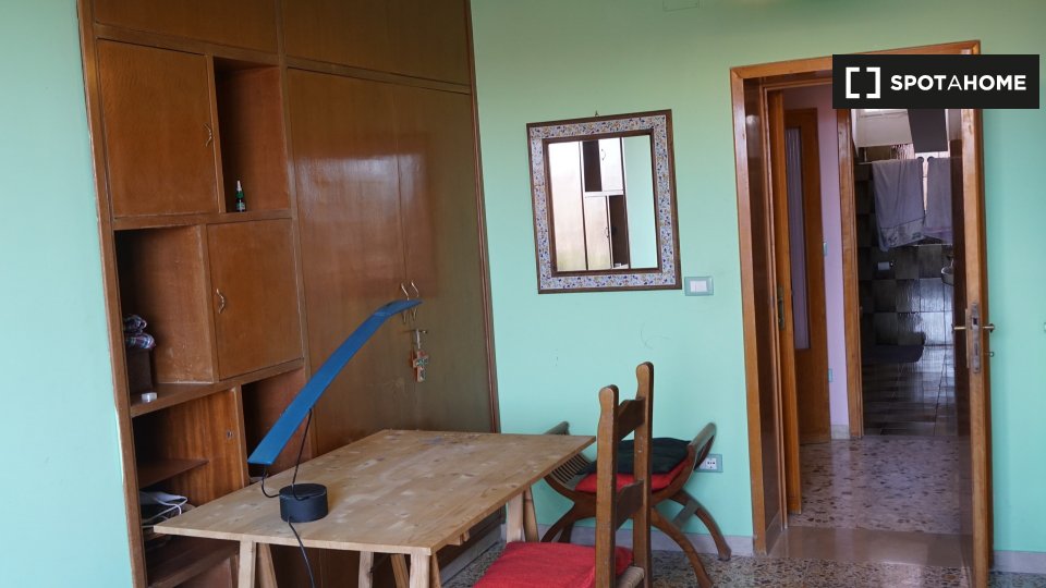 Immagine 10 di Camera condivisa in affitto  in Via Solatia a Perugia