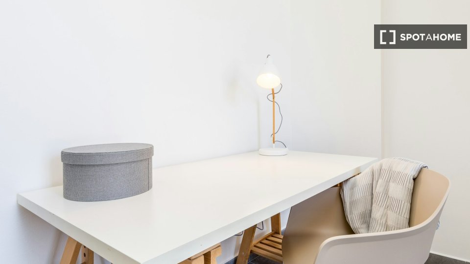 Immagine 9 di Camera condivisa in affitto  in Via Democrito a Milano