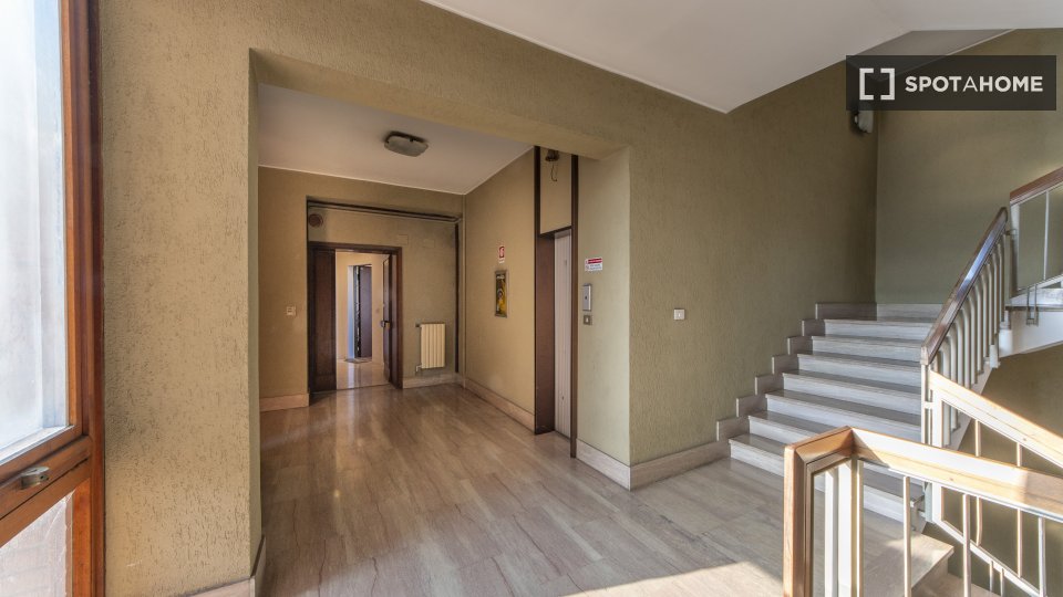 Immagine 15 di Ufficio in affitto  in Viale Angelo Masini a Bologna