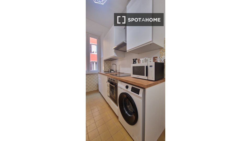 Immagine 10 di Camera condivisa in affitto  in Viale Angelico a Roma