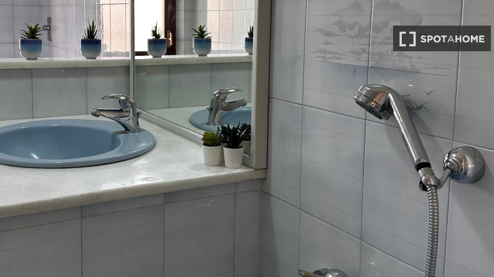 Immagine 14 di Camera condivisa in affitto  in C.so Giulio Cesare a Torino