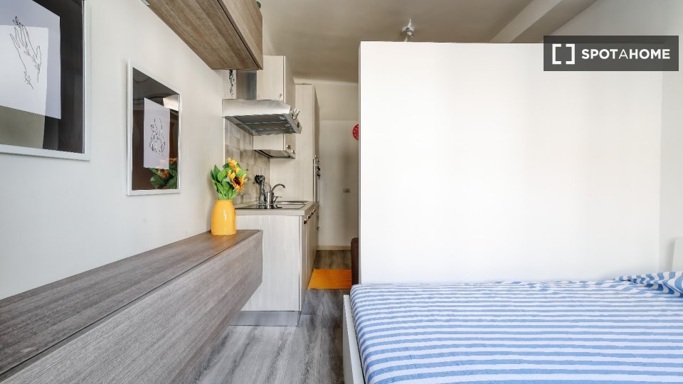 Immagine 10 di Ufficio in affitto  in Via Vigevano a Milano