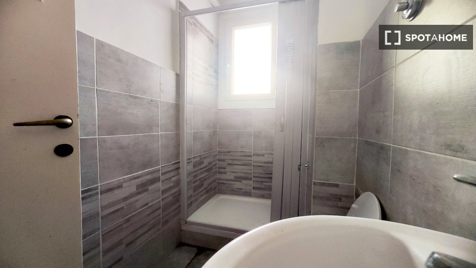 Immagine 19 di Camera condivisa in affitto  in Circonvallazione Nomentana a Roma