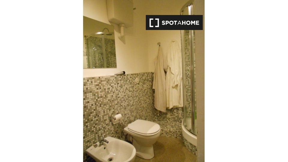 Immagine 4 di Camera condivisa in affitto  in Corso S. Maurizio a Torino