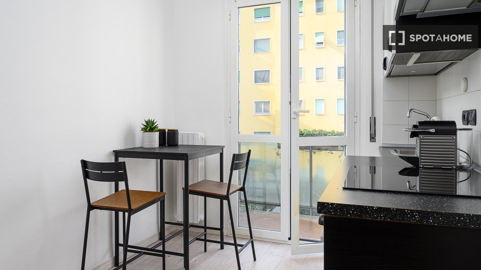 Immagine 7 di Ufficio in affitto  in Via Gressoney a Milano