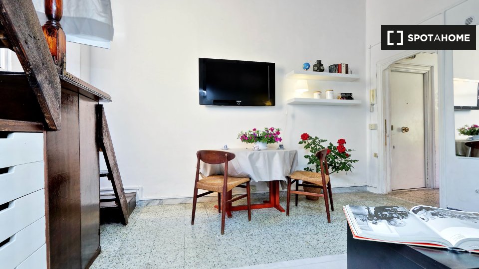 Immagine 11 di Ufficio in affitto  in Via Garibaldi a Roma