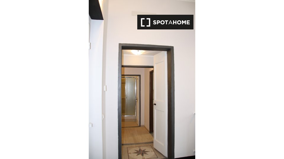 Immagine 1 di Camera condivisa in affitto  in Piazza del Campo a Genova