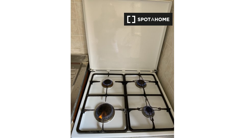 Immagine 11 di Camera condivisa in affitto  in Via degli Umbri a Roma