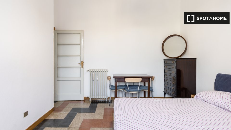 Immagine 2 di Camera condivisa in affitto  in Via Bruno Buozzi a Sesto San Giovanni