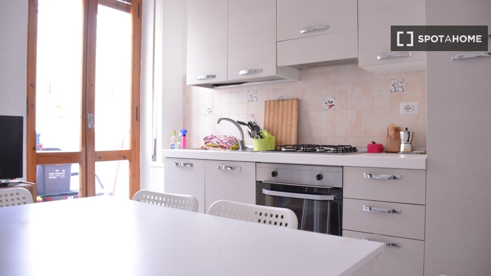 Immagine 3 di Camera condivisa in affitto  in Via Pola a Cagliari