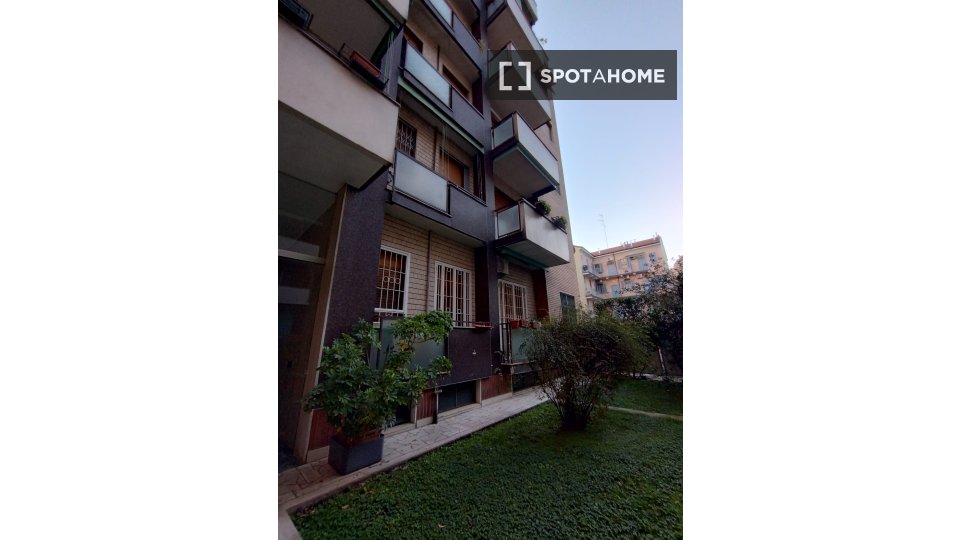 Immagine 3 di Ufficio in affitto  in Via Roald Amundsen a Milano