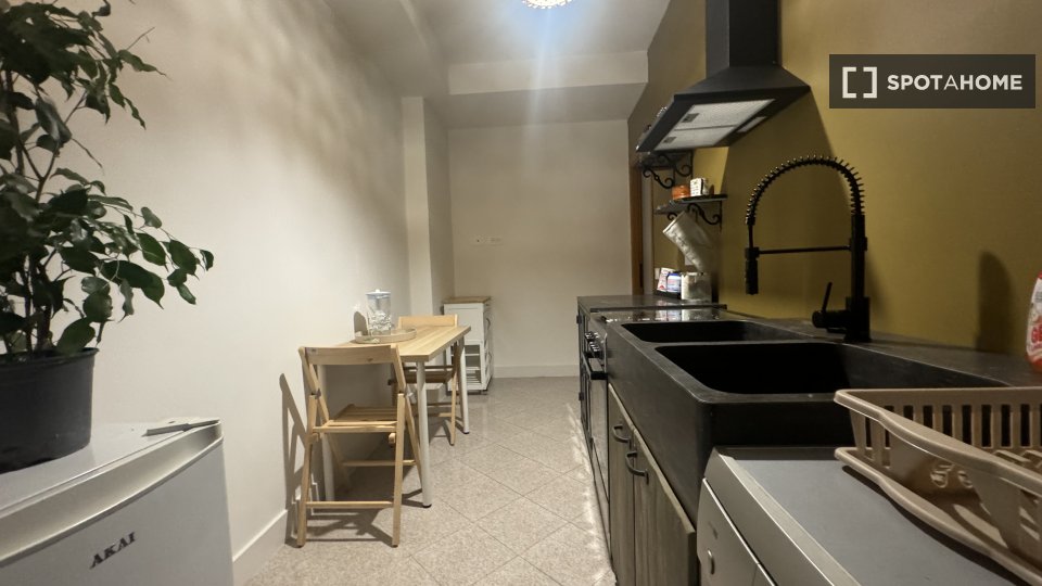 Immagine 5 di Camera condivisa in affitto  in V. Morozzo della Rocca a Roma