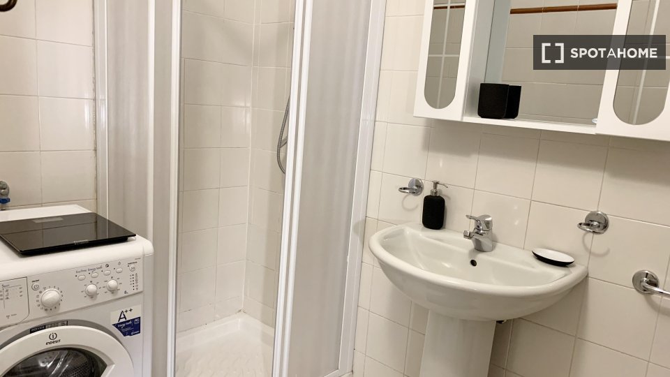 Immagine 15 di Camera condivisa in affitto  in VIA S. ANTONINO (1) a Firenze