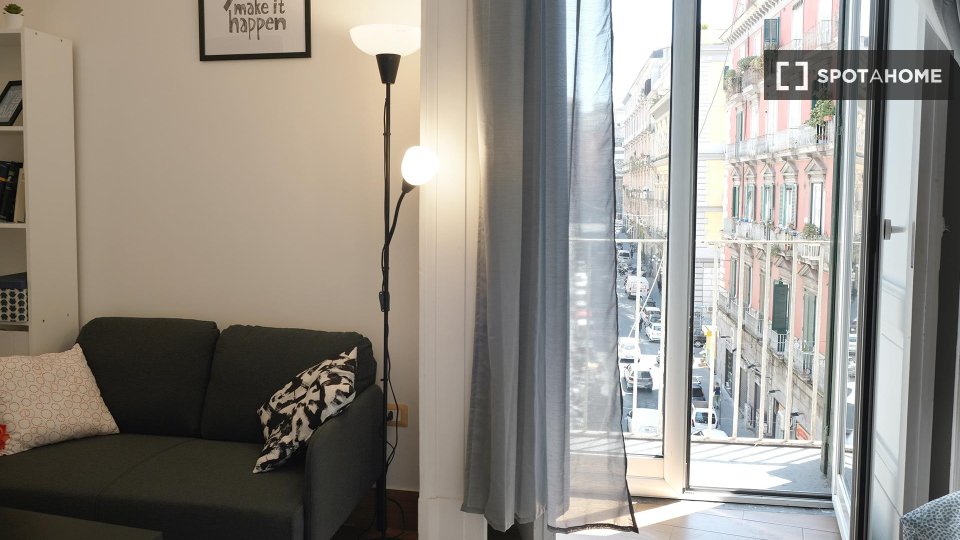 Immagine 18 di Camera condivisa in affitto  in Via Enrico Pessina n. a Napoli