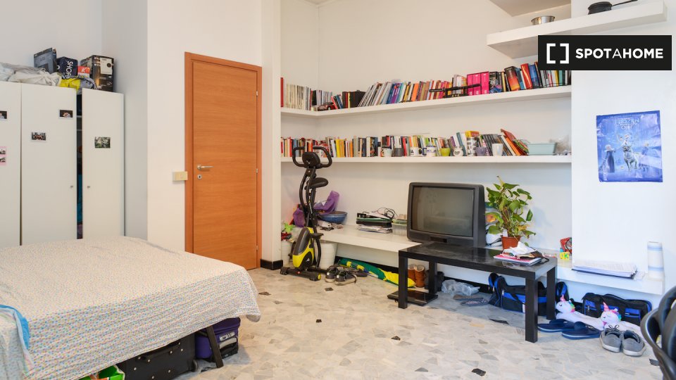 Immagine 2 di Camera condivisa in affitto  in Via Livorno, 00162 Roma RM, Italy a Roma