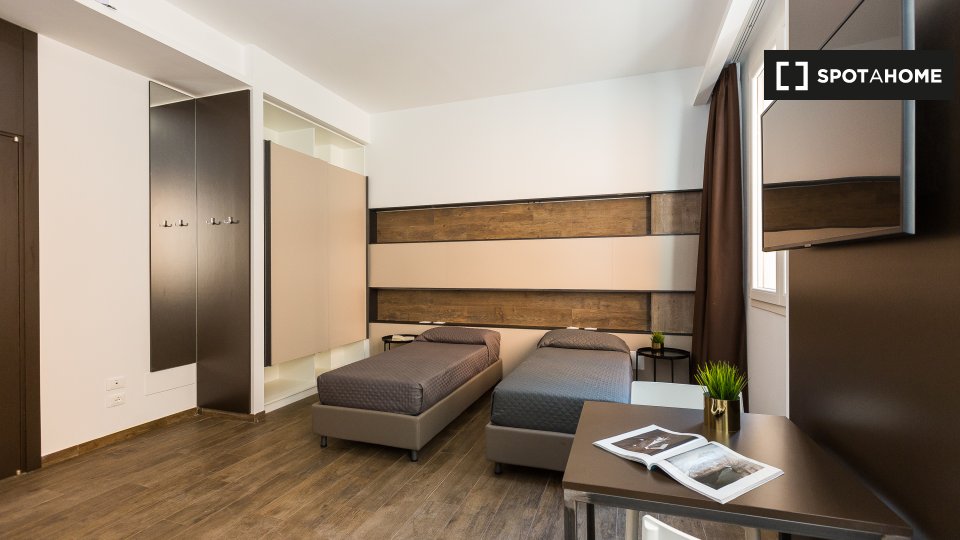 Immagine 2 di Ufficio in affitto  in Via della Marranella a Roma