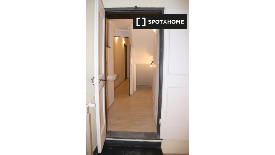 Immagine 6 di Camera condivisa in affitto  in Piazza del Campo a Genova