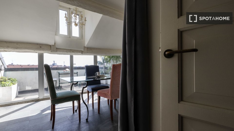 Immagine 13 di Appartamento in affitto  in Via Vigevano a Milano