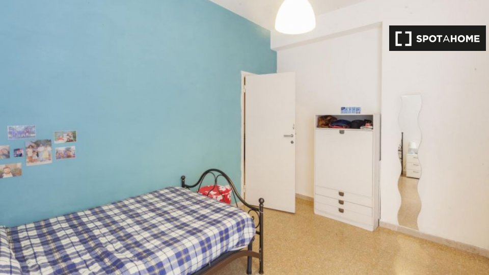 Immagine 1 di Camera condivisa in affitto  in Via Giovanni Targioni Tozzetti a Firenze