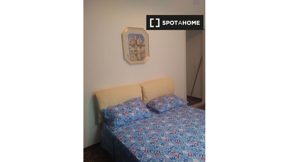 Immagine 3 di Camera condivisa in affitto  in Via Venezia a Genova