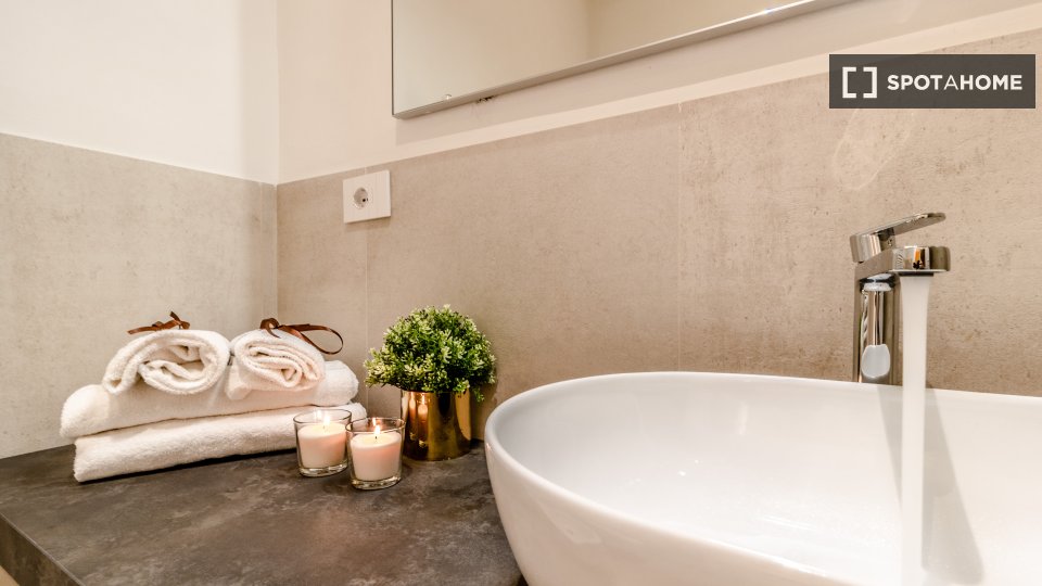 Immagine 6 di Ufficio in affitto  in Via Arienti a Bologna