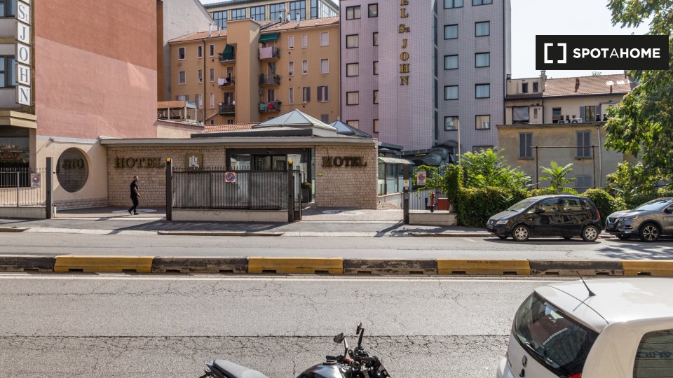 Immagine 13 di Camera condivisa in affitto  in Via Bruno Buozzi a Sesto San Giovanni