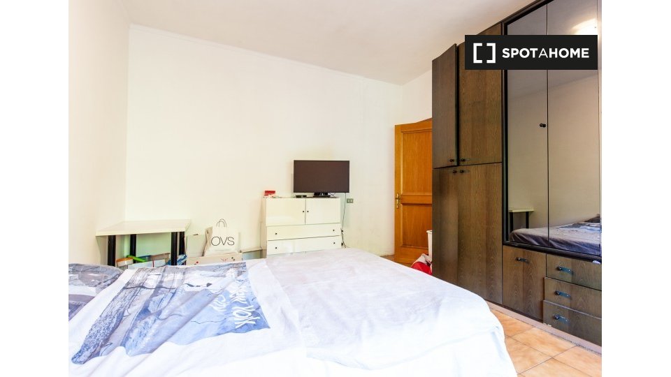 Immagine 17 di Camera condivisa in affitto  in Via Tiberio Imperatore, 00145 Roma RM, Italy a Roma