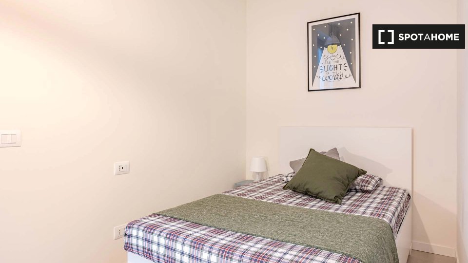 Immagine 6 di Camera condivisa in affitto  in Viale Monza a Milano