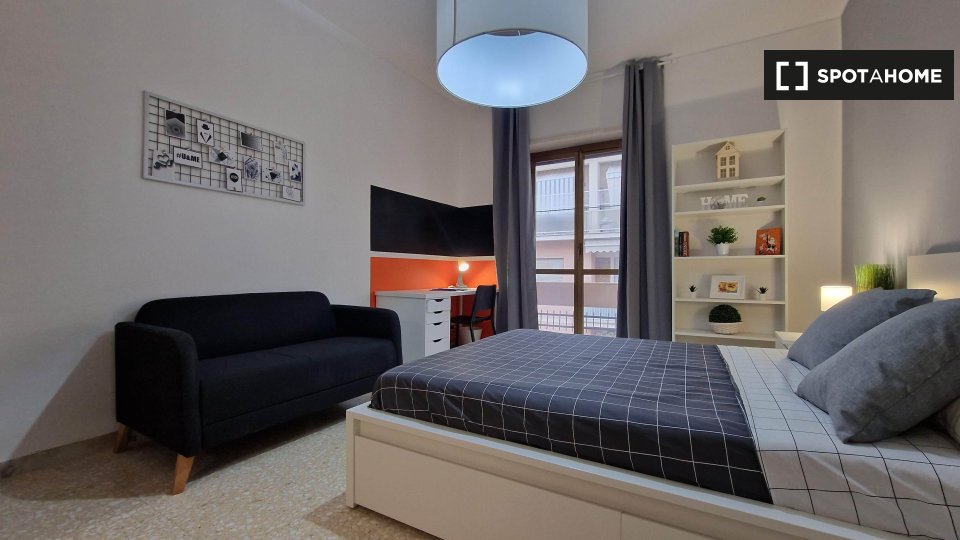 Immagine 3 di Camera condivisa in affitto  in Piazza Cardinal Ferrari a Roma