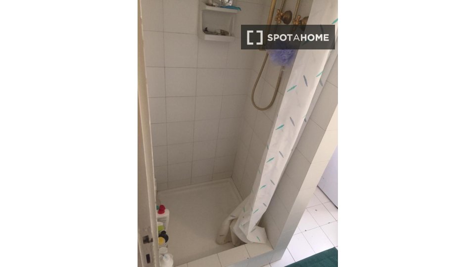 Immagine 17 di Camera condivisa in affitto  in Via Santa Croce a Bologna