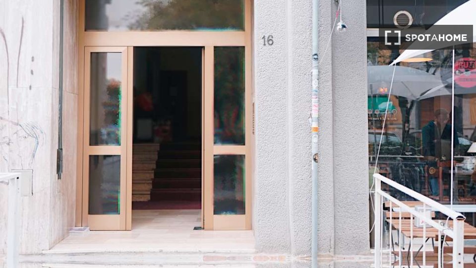 Immagine 9 di Camera condivisa in affitto  in Via Santa Croce a Bologna