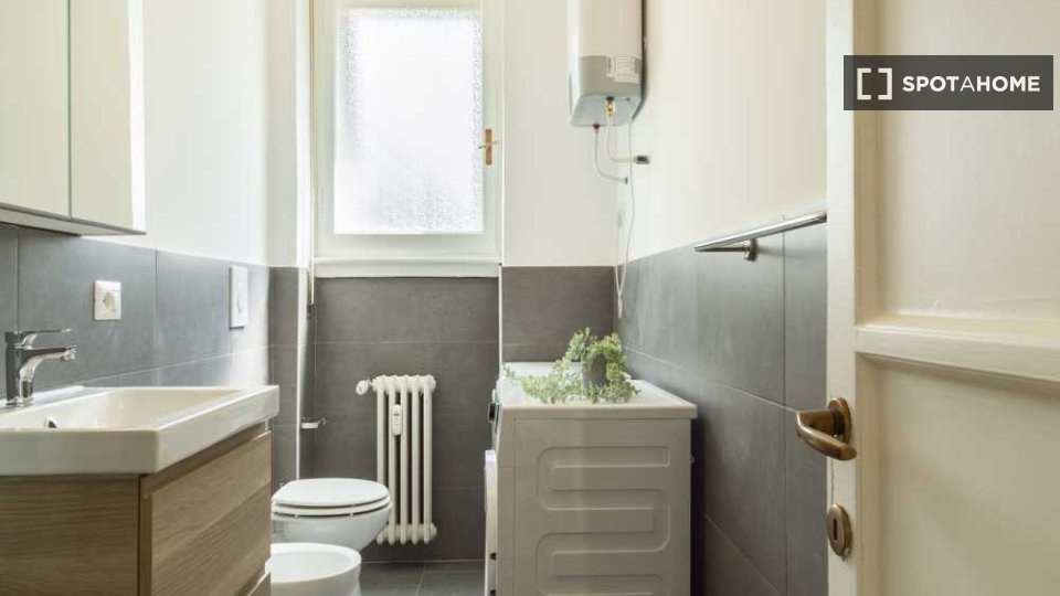 Immagine 10 di Camera condivisa in affitto  in Viale Renato Serra a Milano