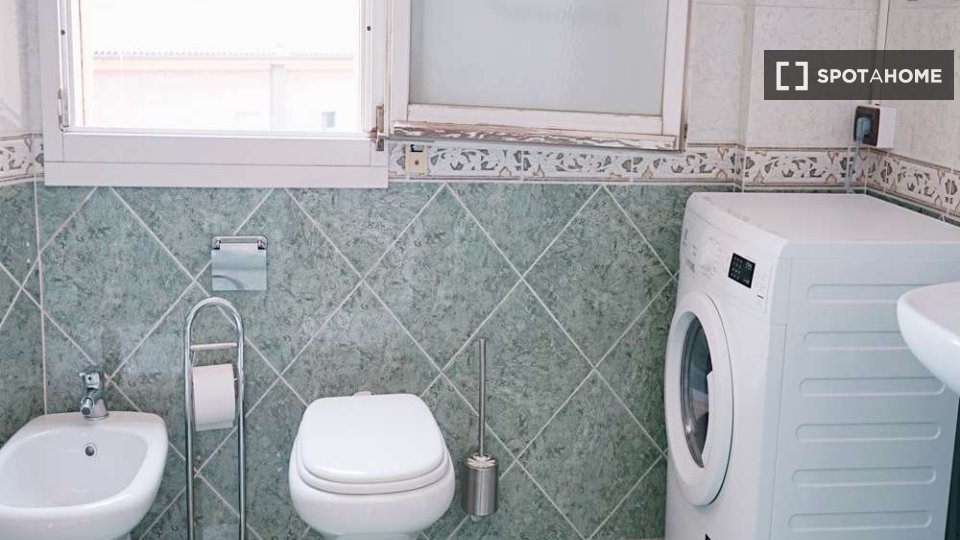 Immagine 16 di Camera condivisa in affitto  in Via Santa Croce a Bologna