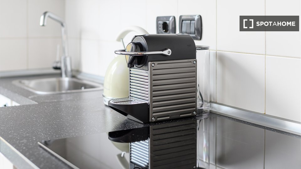 Immagine 10 di Ufficio in affitto  in Via Gressoney a Milano