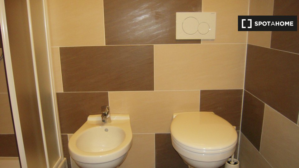 Immagine 10 di Ufficio in affitto  in Via Alessandro Stoppato a Bologna