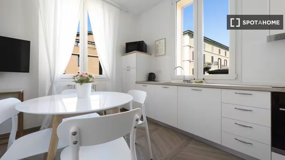 Immagine 2 di Appartamento in affitto  in Via Giuseppe Massarenti a Bologna