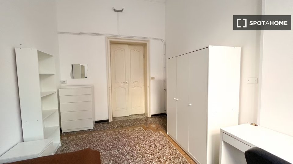 Immagine 19 di Camera condivisa in affitto  in Via Caffaro a Genova