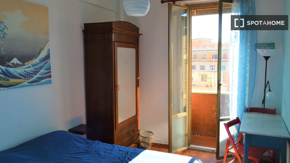 Immagine 1 di Camera condivisa in affitto  in Via Sinuessa a Roma