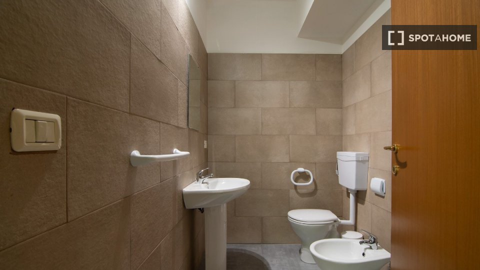 Immagine 8 di Camera condivisa in affitto  in Viale Quirico Filopanti a Bologna