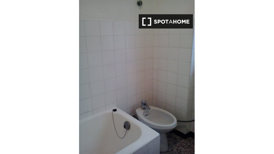 Immagine 12 di Camera condivisa in affitto  in Via Castelbarco a Trento