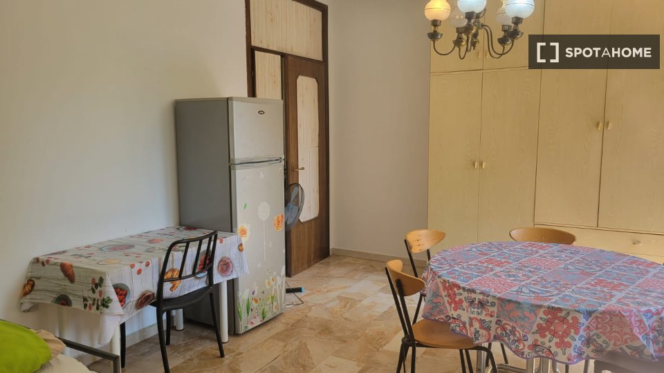 Immagine 1 di Camera condivisa in affitto  in Via Luciano Manara a Padova