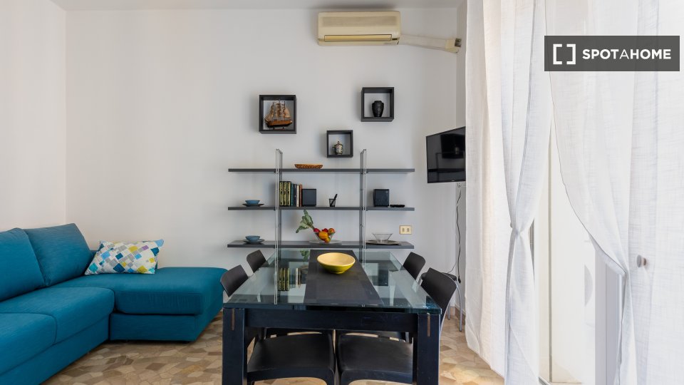 Immagine 2 di Appartamento in affitto  in Via Genova a Bologna