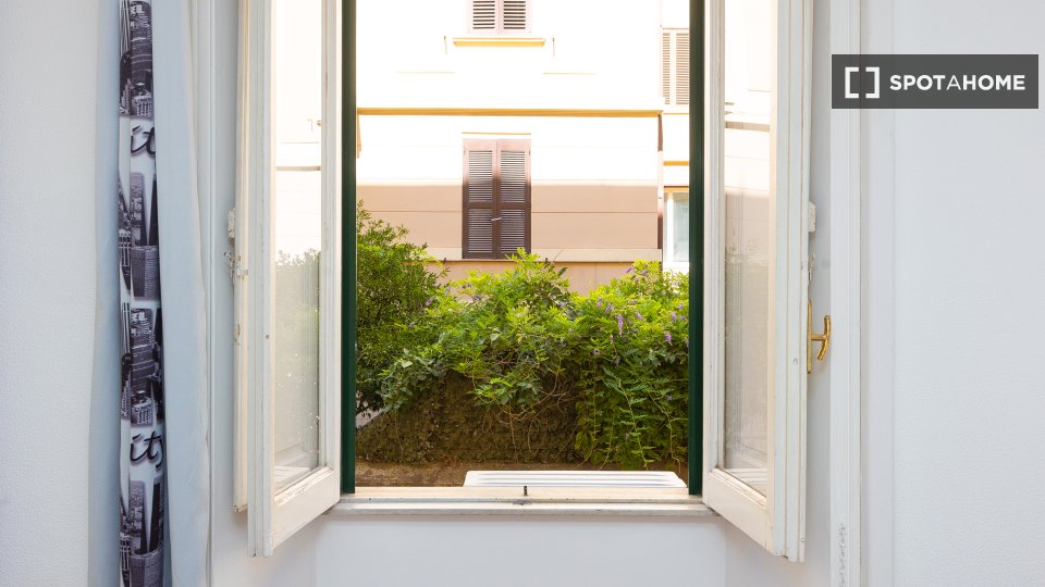 Immagine 12 di Appartamento in affitto  in Via Faleria a Roma