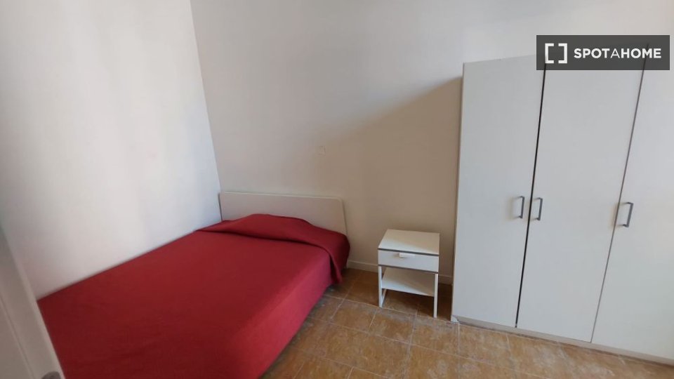 Immagine 17 di Camera condivisa in affitto  in Via Giuseppe la Farina a Firenze