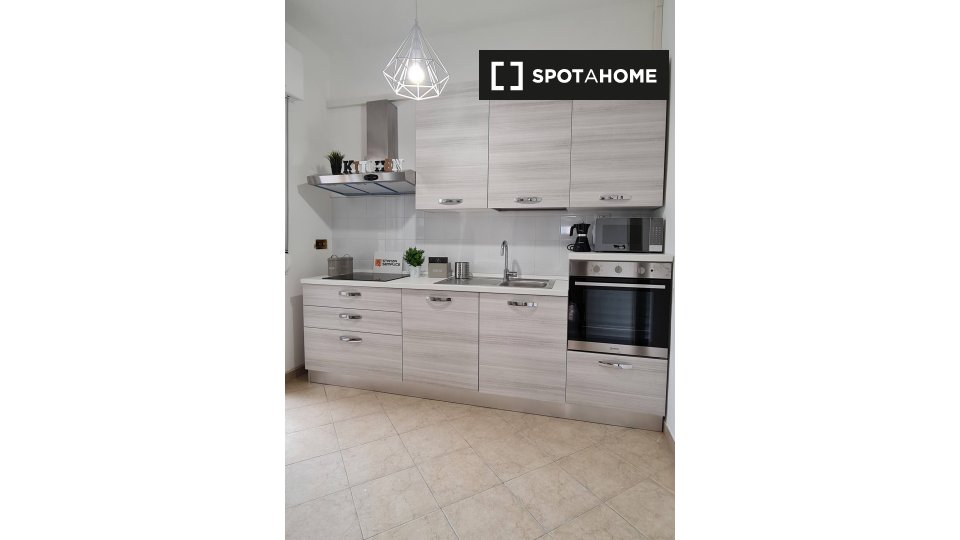 Immagine 12 di Camera condivisa in affitto  in Lungotevere di Pietra Papa a Roma